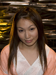 Sexy Sayaka Kurashina gets facialed