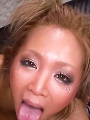 Riku Hinano licks and rubs woody before swallowing it in mouth