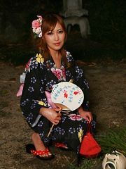 Hot Japanese lady in kimono Eri Hoshikawa