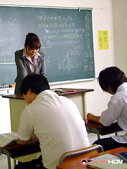 Super hot lady Kyoushi Kan sucks two dicks